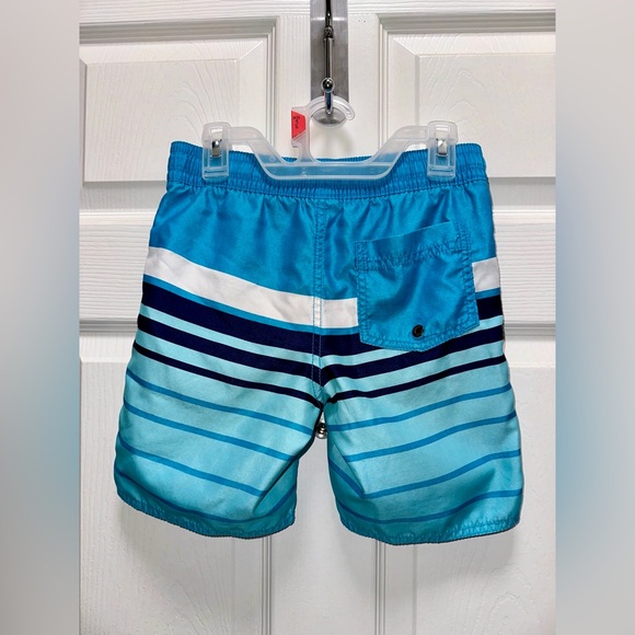 Old Navy Boys Patterned Board Shorts (size 6-7) - Picture 2 of 5